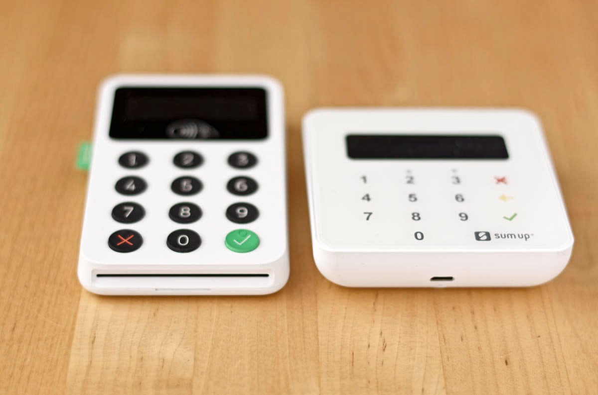 sumup-air-vs-zettle-reader-2-bottom Sul lato inferiore, Zettle ha lo slot per inserire carte con chip, mentre SumUp Air l'entrata USB