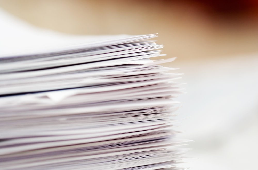 fogli di carta La fatturazione elettronica riduce il consumo di carta
