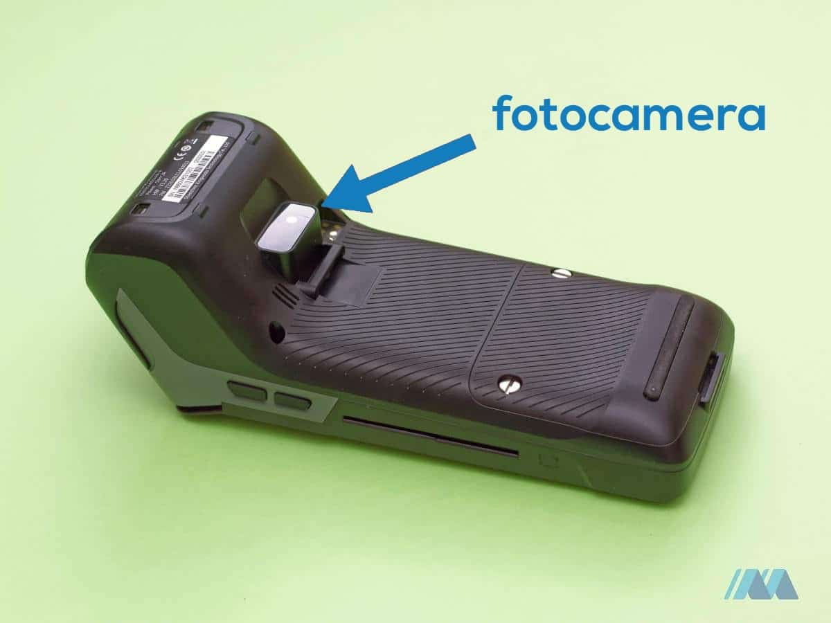 myPOS Carbon presenta una fotocamera sul lato posteriore