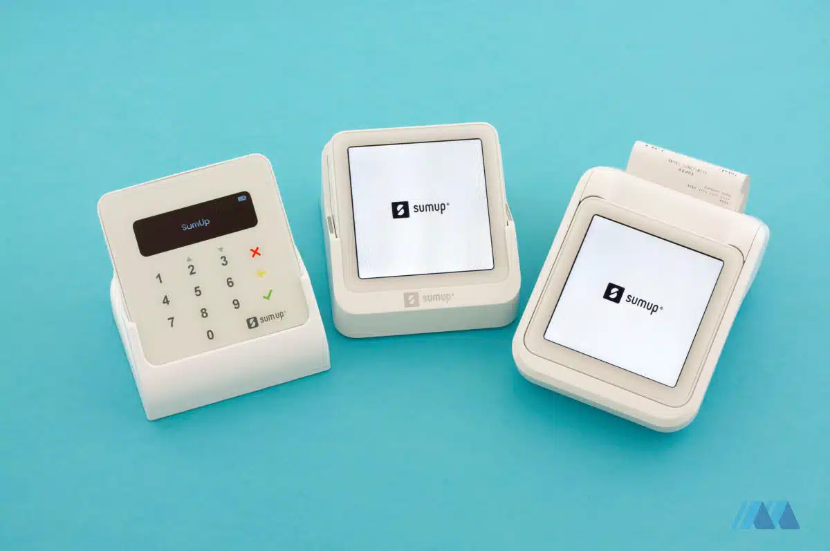 SumUp Air si collega a uno smartphone, mentre il modello Solo è autonomo e disponibile anche con stampante