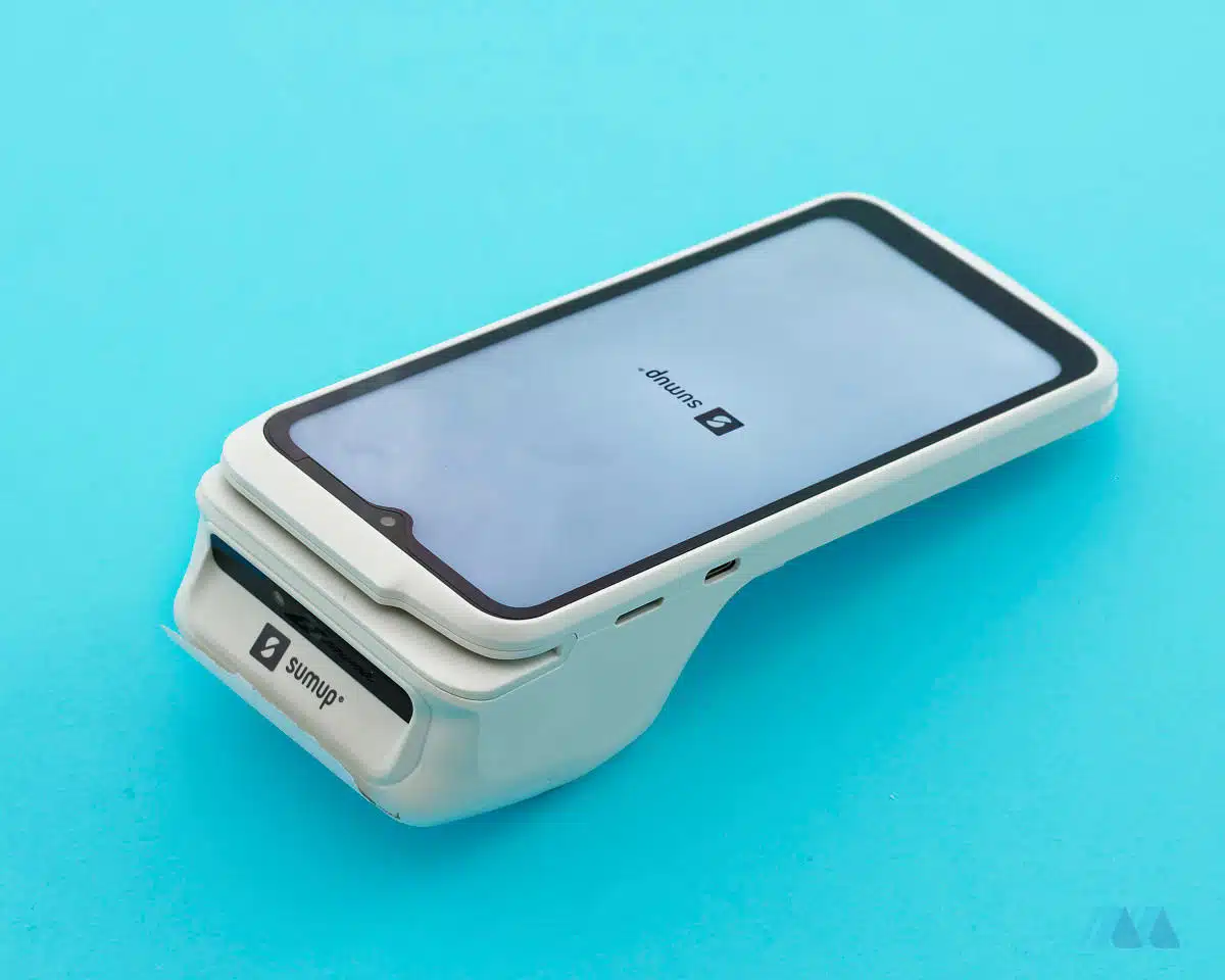 sumup-terminal-03 SumUp Terminal è un POS portatile con ampio touchscreen e stampante integrata